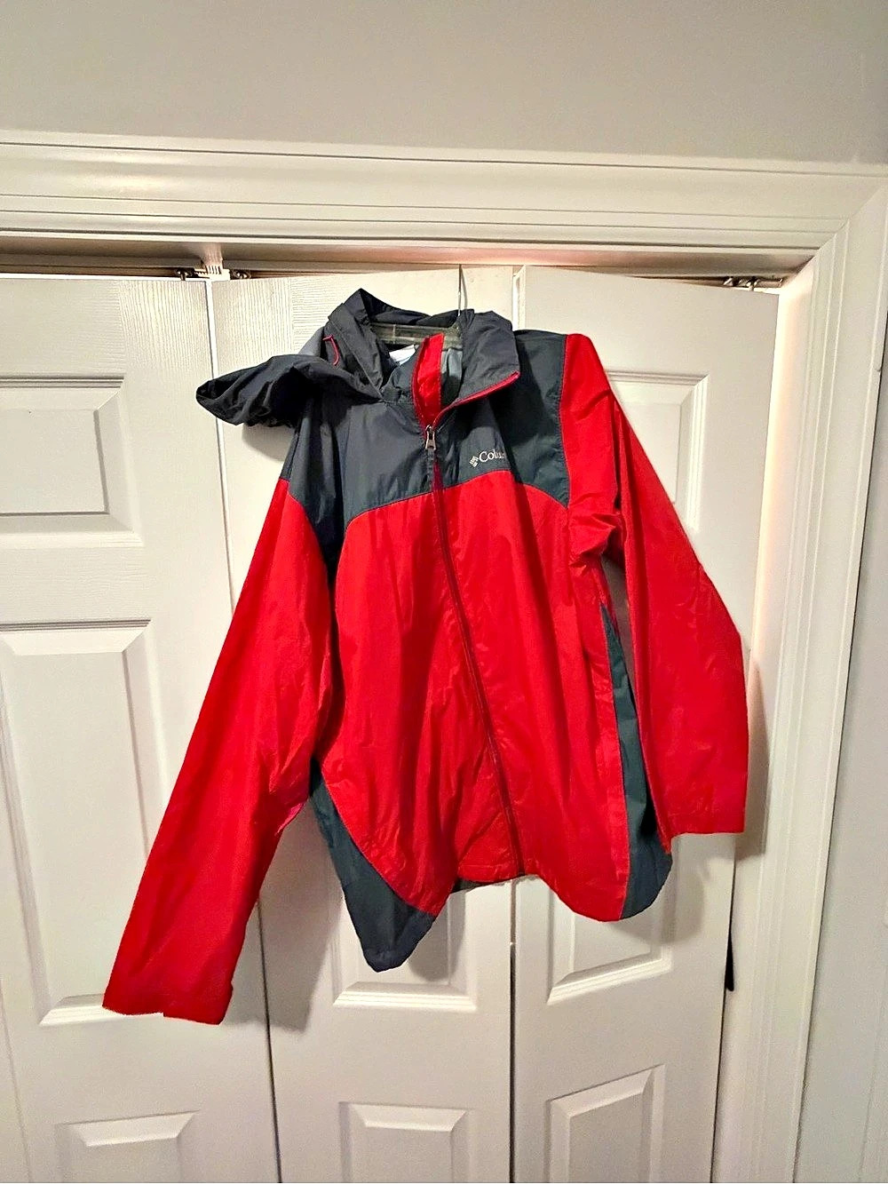 Columbia Color Block Jacket in Red & Black Size Small